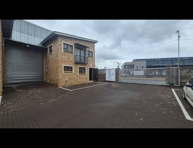 290M² WAREHOUSE FOR SALE IN APEX
